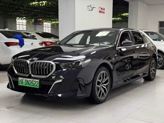 Фотография автомобиля — BMW i5