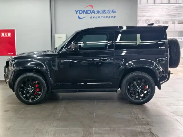 Land Rover Defender — Фото автомобиля 4