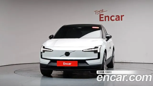 Вольво EX30 — Фото автомобиля 3