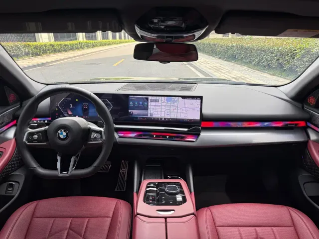 BMW 5 Series — Фото автомобиля 11