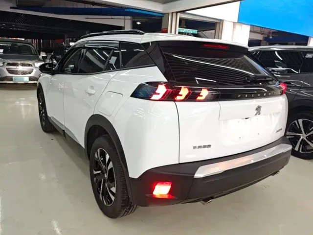 Peugeot 2008 — Фото автомобиля 4