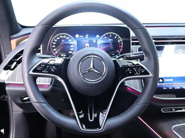 Mercedes-Benz E-Class — Фото автомобиля 16