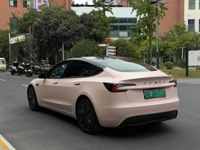 Tesla Model 3 — Фото автомобиля 7