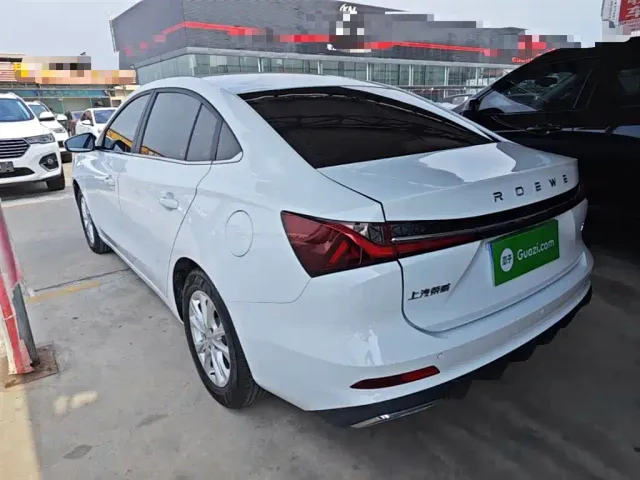 Roewe i5 — Фото автомобиля 4