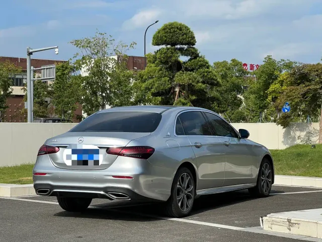 Mercedes-Benz E-Class — Фото автомобиля 7