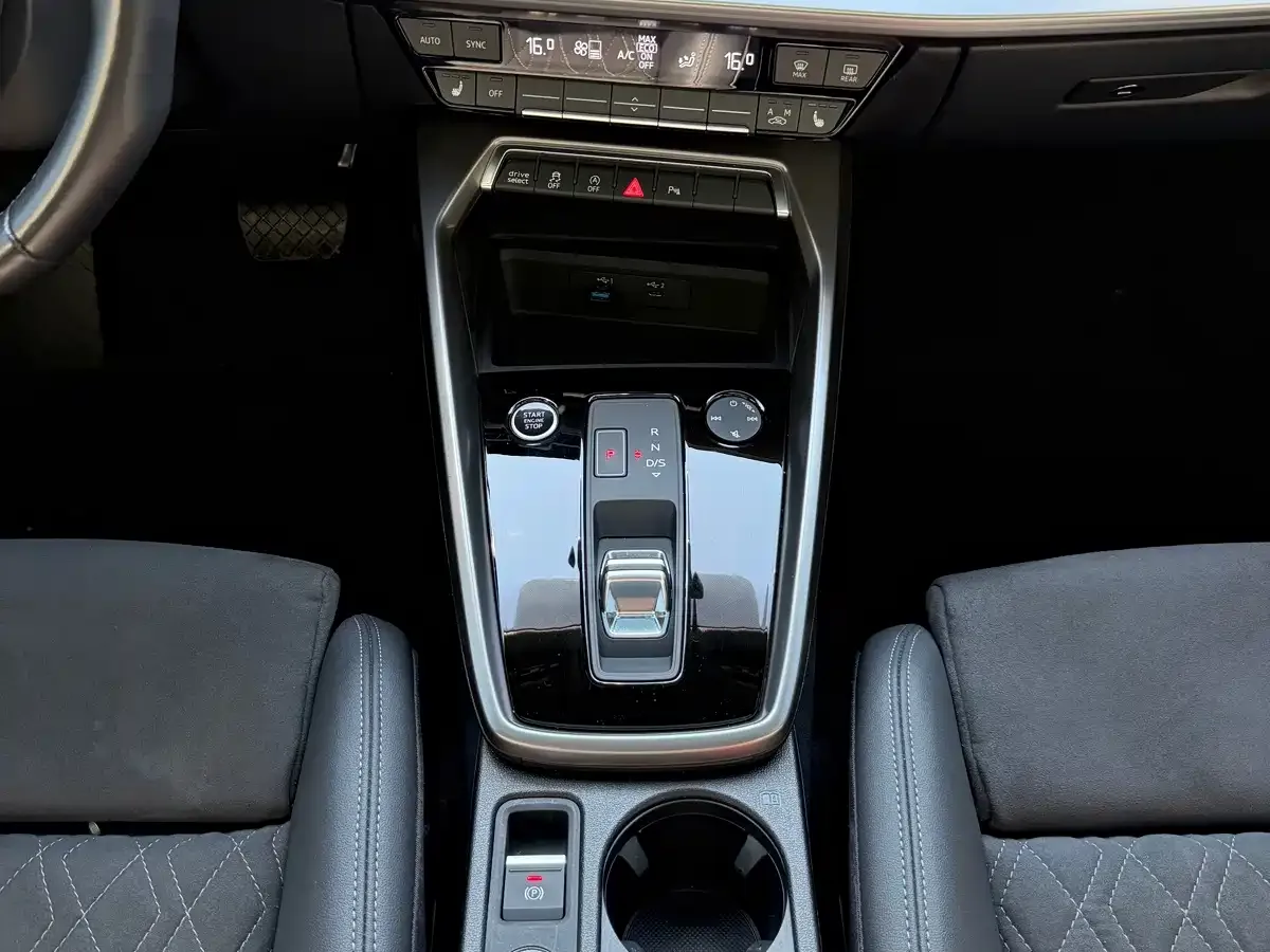 Audi Audi A3 2023 Facelift A3L Limousine 35 TFSI Luxury Sport — Фото автомобиля 18