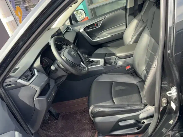 Toyota RAV4 — Фото автомобиля 10