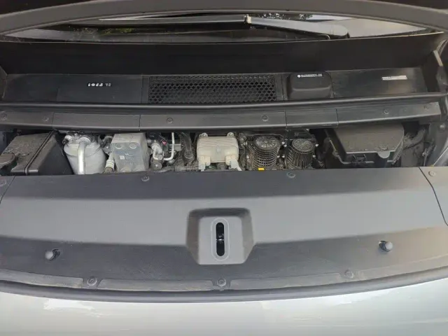 Li Auto MEGA — Фото автомобиля 16