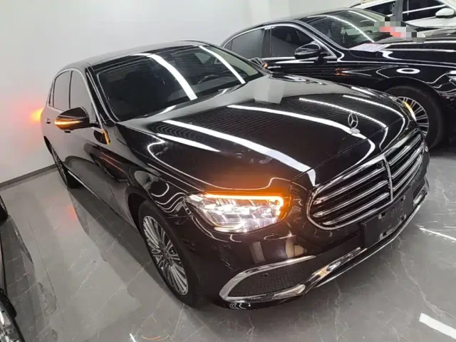 Mercedes-Benz E-Class — Фото автомобиля 3