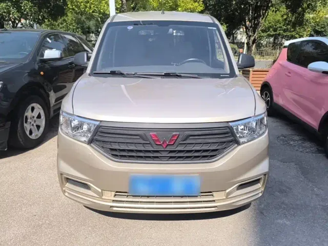 Wuling Hongguang V — Фото автомобиля 2