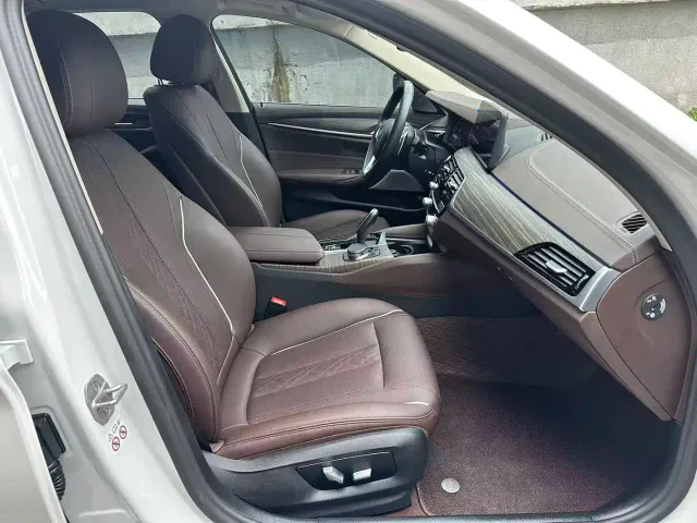 BMW 5 Series — Фото автомобиля 9