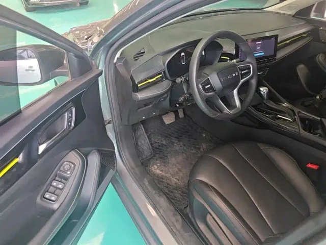 Roewe i5 — Фото автомобиля 15