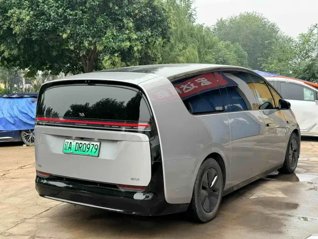 Li Auto MEGA — Фото автомобиля 8
