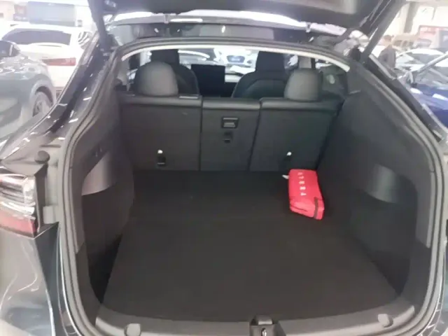 Tesla Model Y — Фото автомобиля 18