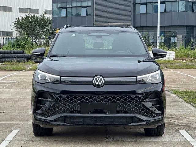 Volkswagen Tiguan L — Фото автомобиля 2