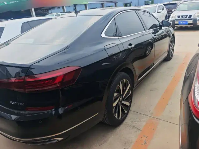 Volkswagen Passat — Фото автомобиля 3