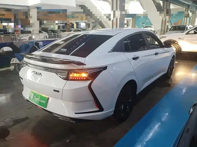 Dongfeng Yixuan — Фото автомобиля 6