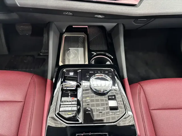 BMW BMW 5 Series 2025 530Li Premium M Sport Package — Фото автомобиля 20