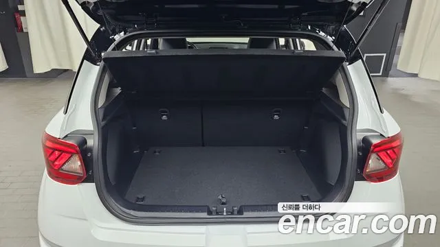 Hyundai Venue — Фото автомобиля 23