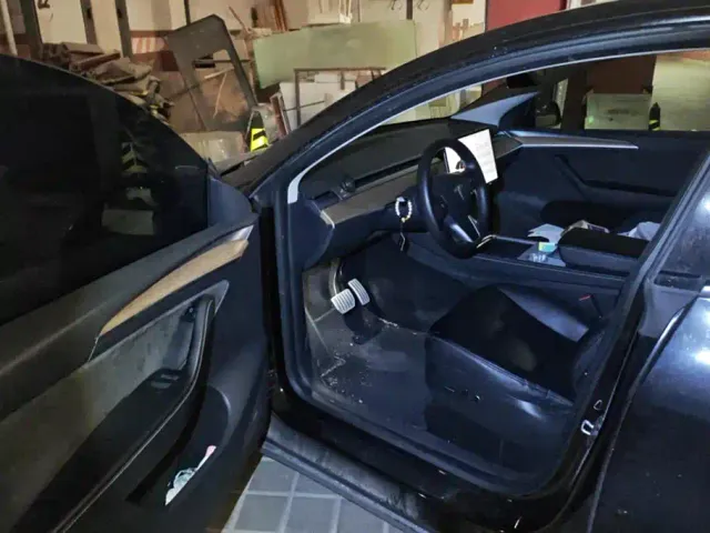 Tesla Model Y — Фото автомобиля 9