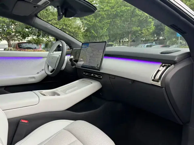 Xpeng P7+ — Фото автомобиля 14