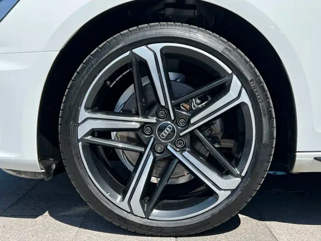 Audi A4L — Фото автомобиля 6