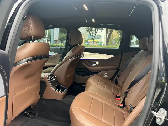 Mercedes-Benz E-Class — Фото автомобиля 6
