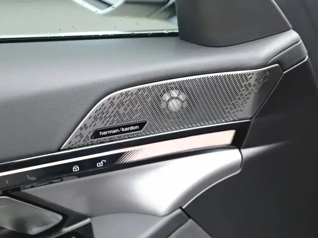 BMW 5 Series — Фото автомобиля 11