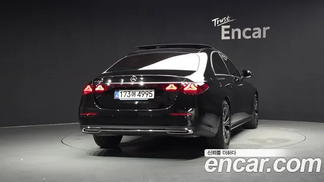 Mercedes-Benz E-Class — Фото автомобиля 2
