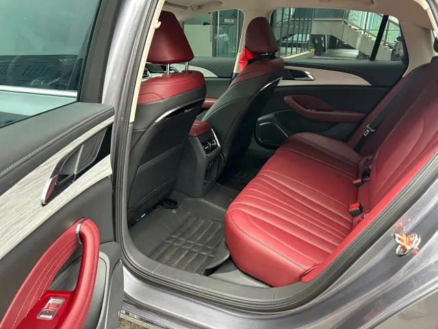 Hongqi H5 — Фото автомобиля 6