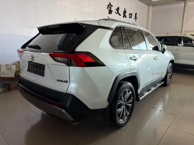 Toyota RAV4 — Фото автомобиля 6