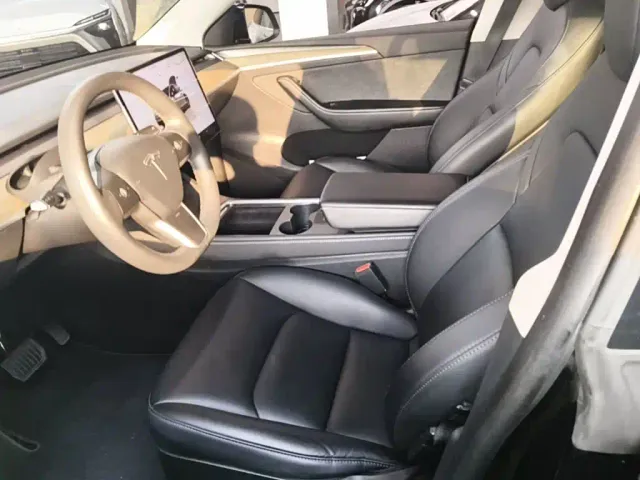 Tesla Model Y — Фото автомобиля 14