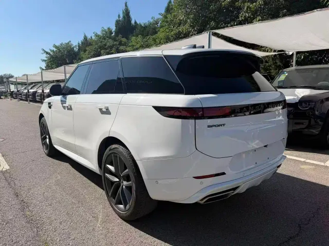 Land Rover Range Rover Sport — Фото автомобиля 7