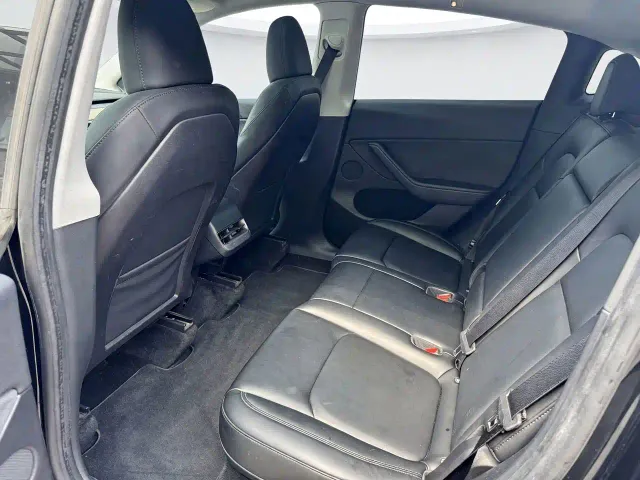 Tesla Model Y — Фото автомобиля 4