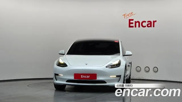 Tesla Model 3 — Фото автомобиля 3