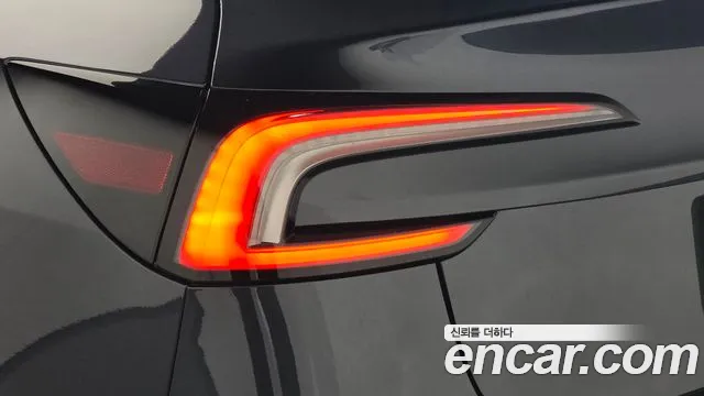 Tesla Model 3 — Фото автомобиля 8