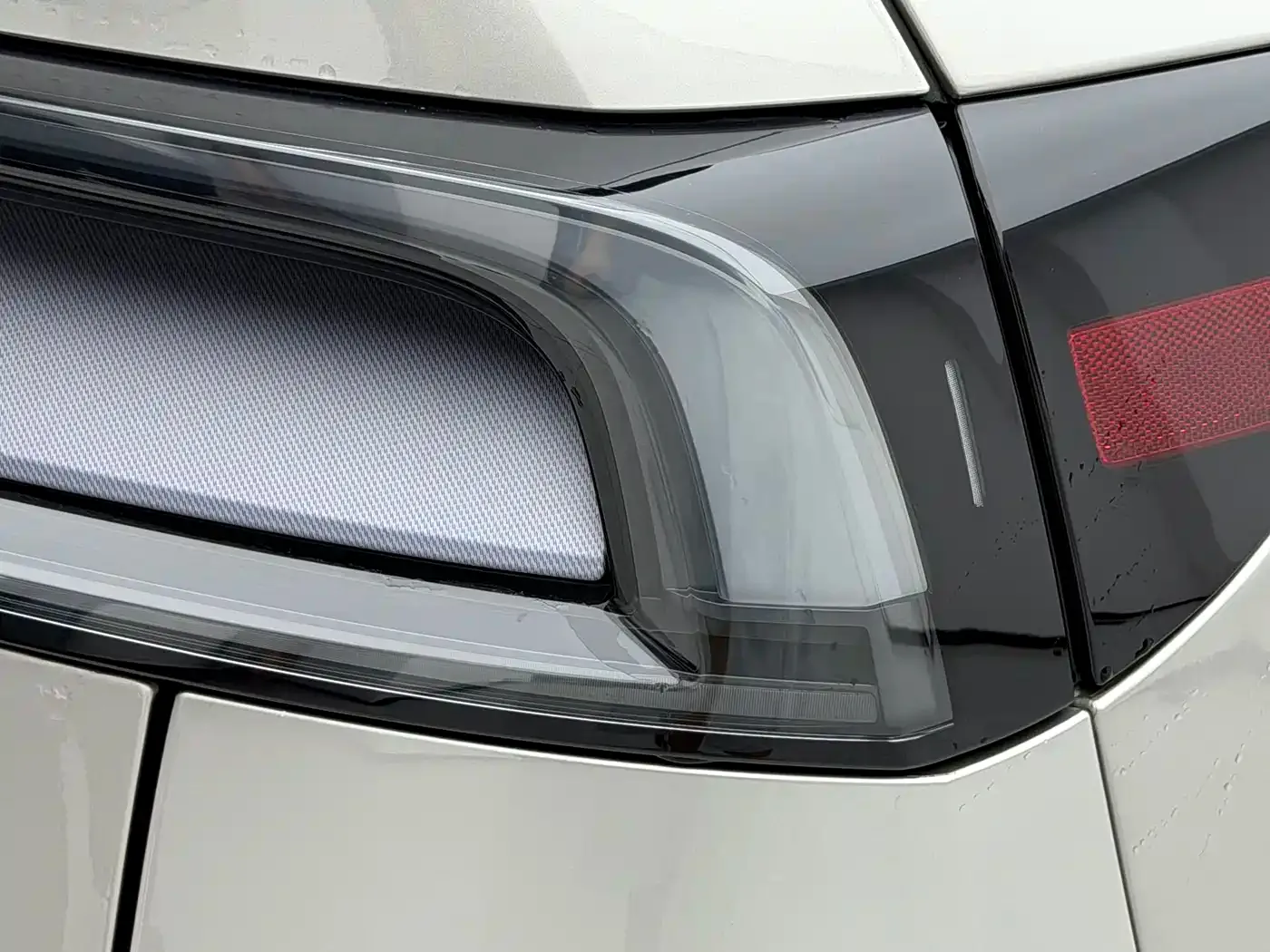 Tesla Model Y L 2025 Facelift Long Range AWD — Фото автомобиля 7