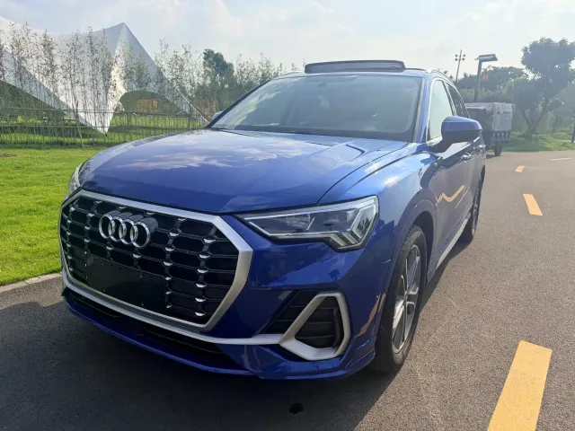 Фотография автомобиля — Audi Q3