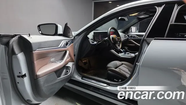 BMW i4 — Фото автомобиля 10