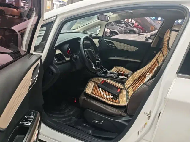 BYD Song MAX — Фото автомобиля 15