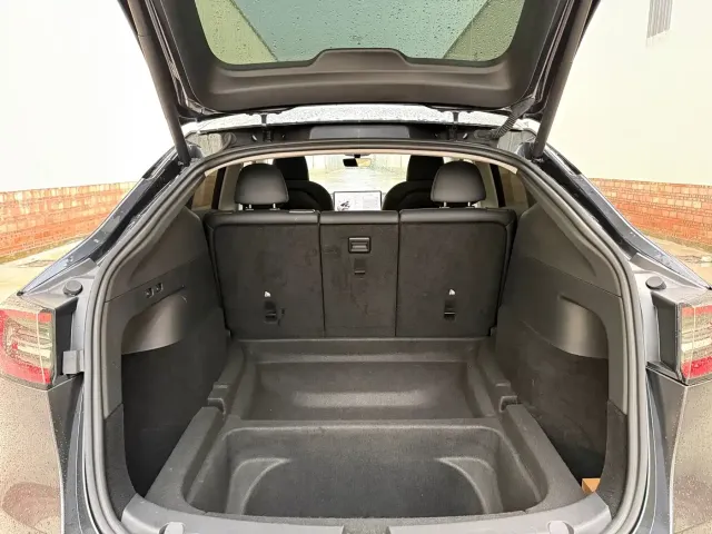 Tesla Model Y — Фото автомобиля 30