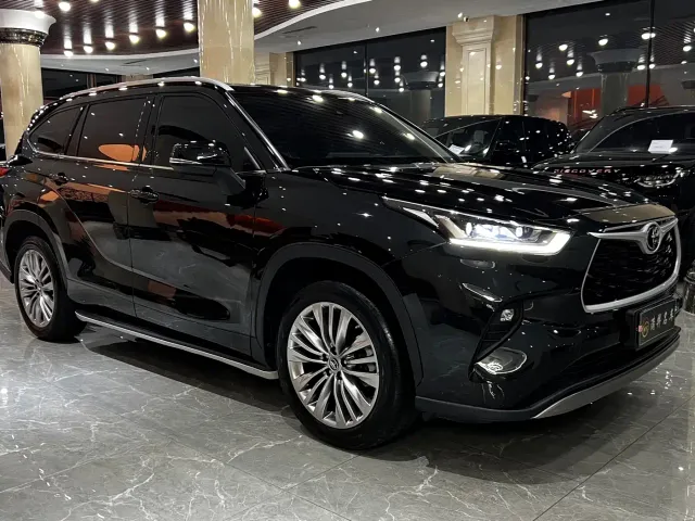 Toyota Highlander — Фото автомобиля 3