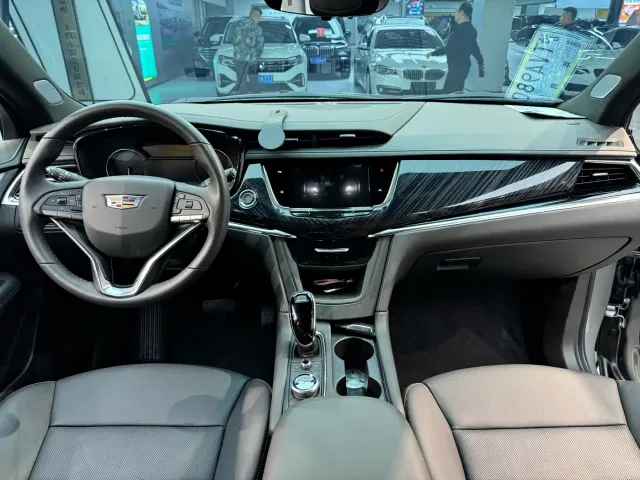Cadillac XT6 — Фото автомобиля 9