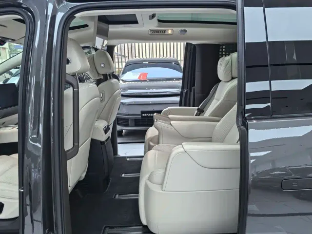 Li Auto MEGA — Фото автомобиля 9