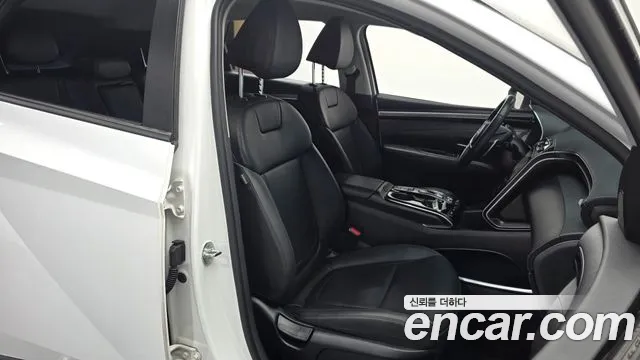 Hyundai Tucson Tucson (NX4) Дизель 2.0 2WD — Фото автомобиля 25