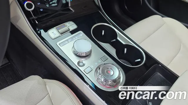 Genesis GV70 2.5T Бензин 2WD — Фото автомобиля 8