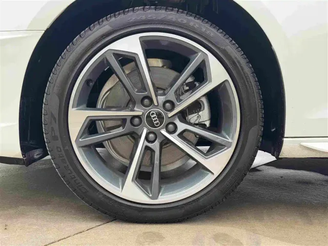 Audi A4L — Фото автомобиля 14