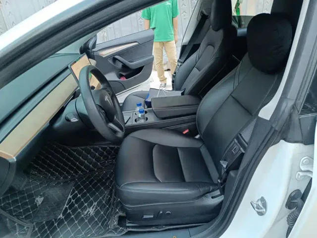Tesla Model 3 — Фото автомобиля 16