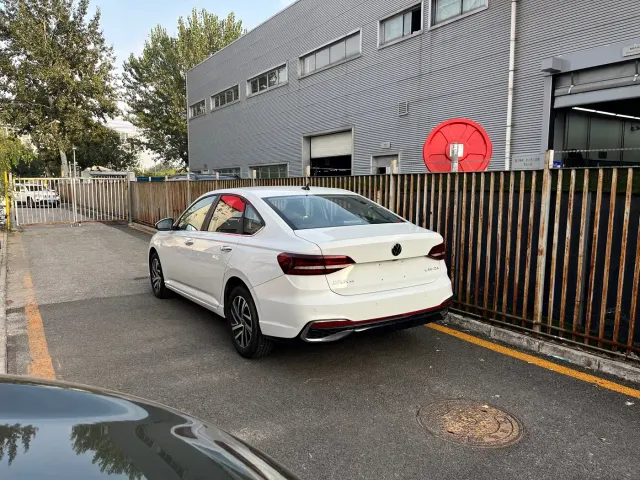 Volkswagen Lavida — Фото автомобиля 3