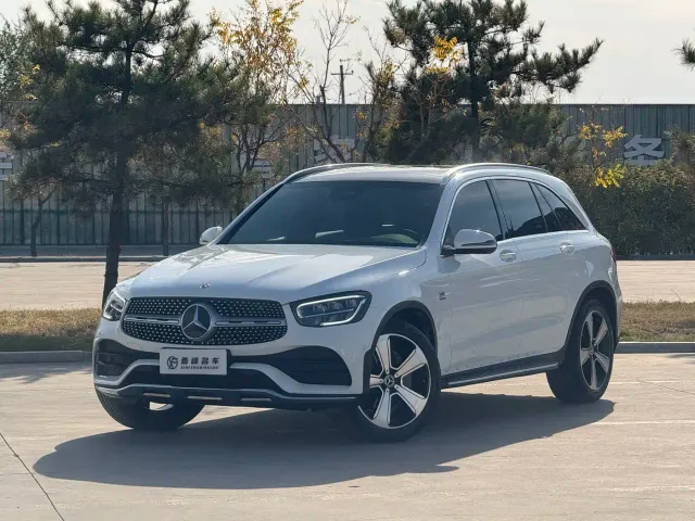 Фотография автомобиля — Mercedes-Benz GLC-Class